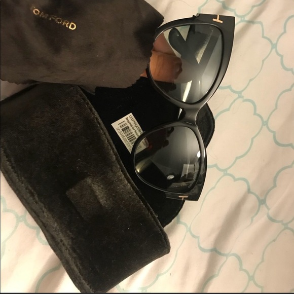 COPY - Tom Ford Anoushka Sunglasses in Black - Picture 5 of 8